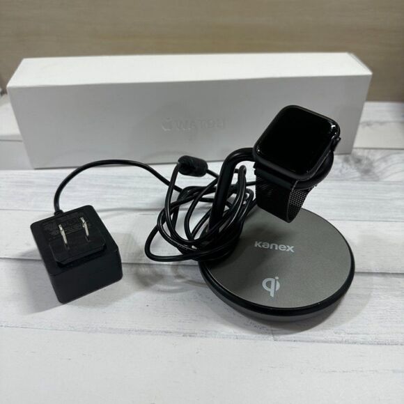 Kanex GoPower Stand For Apple Watch + Wireless Charging For iPhone - Picture 3 of 8
